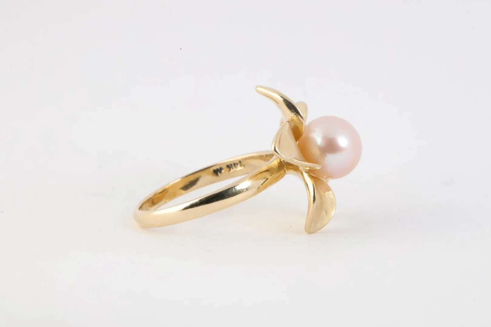 14k Yellow Gold Cultured Pearl Flower Ring Size 6 (4.87g.)