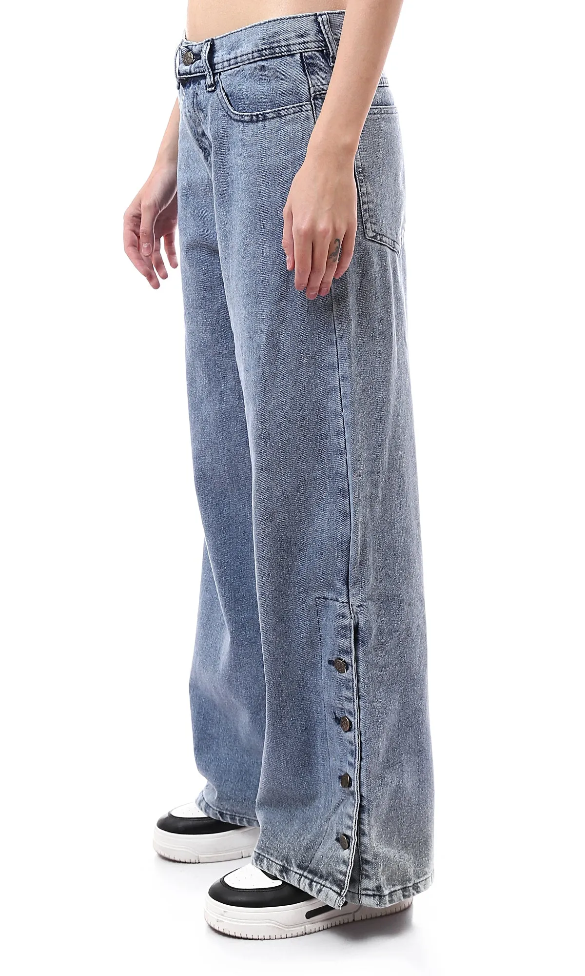 O175688 Wide Leg With Side Buttons Light Vintage Jeans