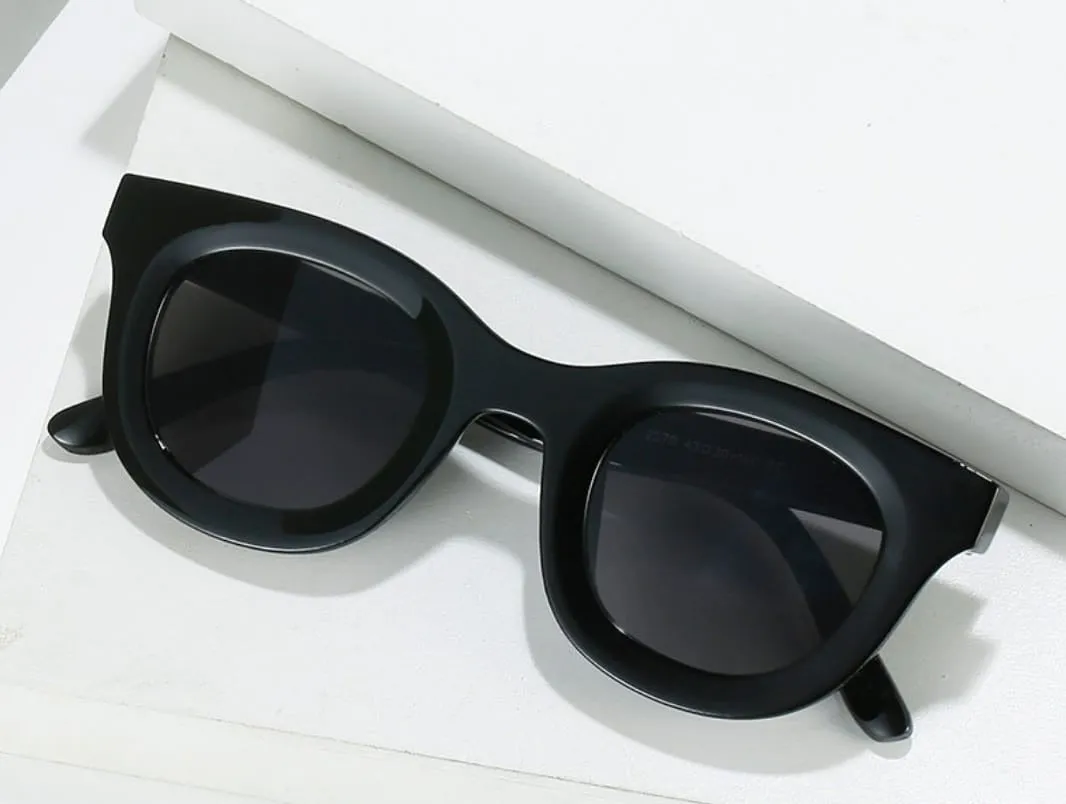 Trending Black Sunglass S38256721